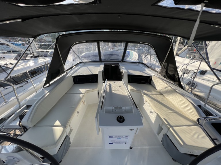 Hire Sailboat Bénéteau with a boat licence