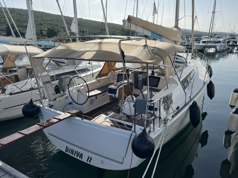 Sailboat hire in Marina Punat - Dufour Dufour 382 Grand Large