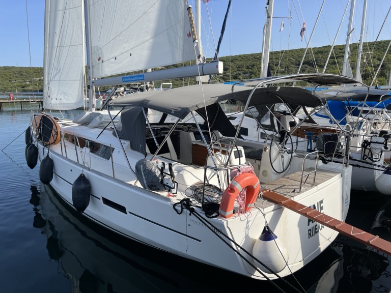 Charter a Dufour Dufour 460 Grand Large in Punat on Samboat
