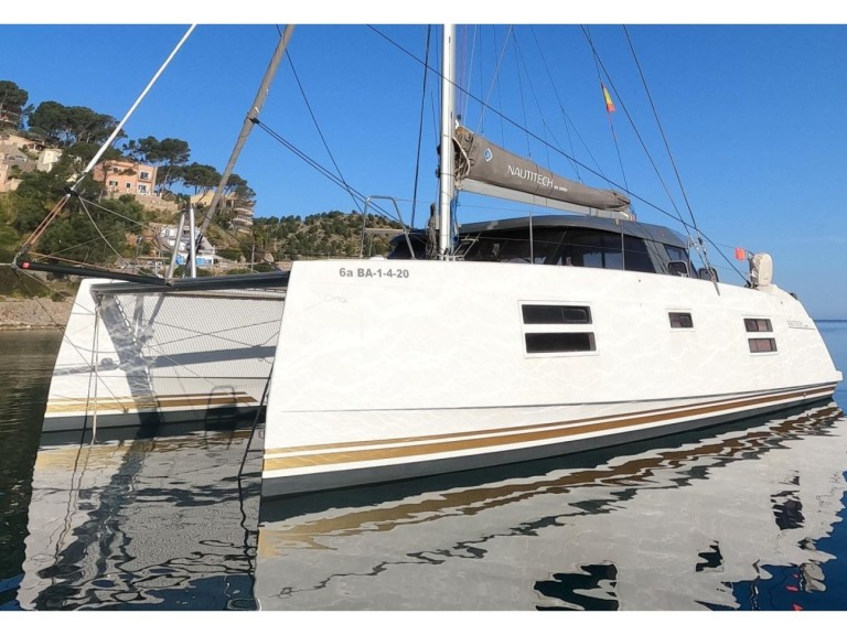 Hire Catamaran Nautitech with a boat licence