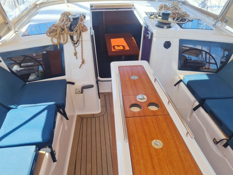 Sailboat hire in Pula - Dufour Dufour 390