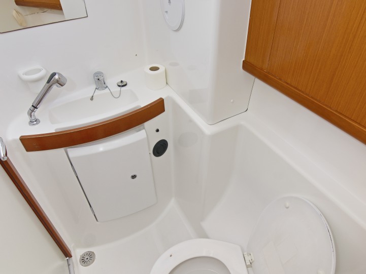 Yacht hire Betina cheap Oceanis 43