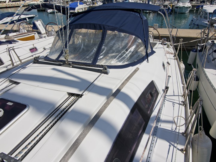 Hire Sailboat with or without skipper Bénéteau Betina