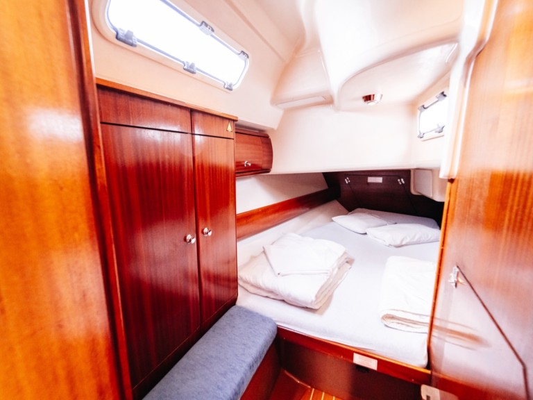 Yacht charter Betina - Bavaria Bavaria 36 Cruiser on SamBoat