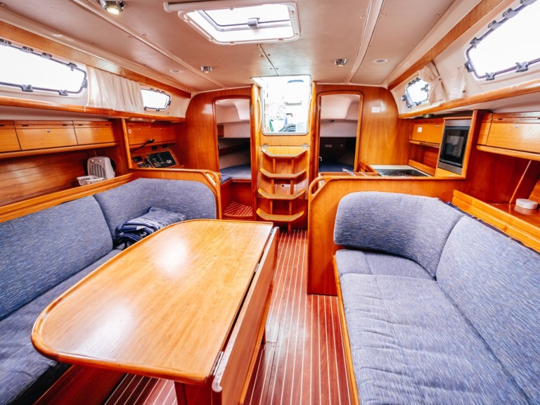 Yacht charter Betina - Bavaria Bavaria 38 Cruiser on SamBoat