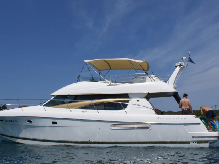 Yacht hire Poreč cheap Prestige 460