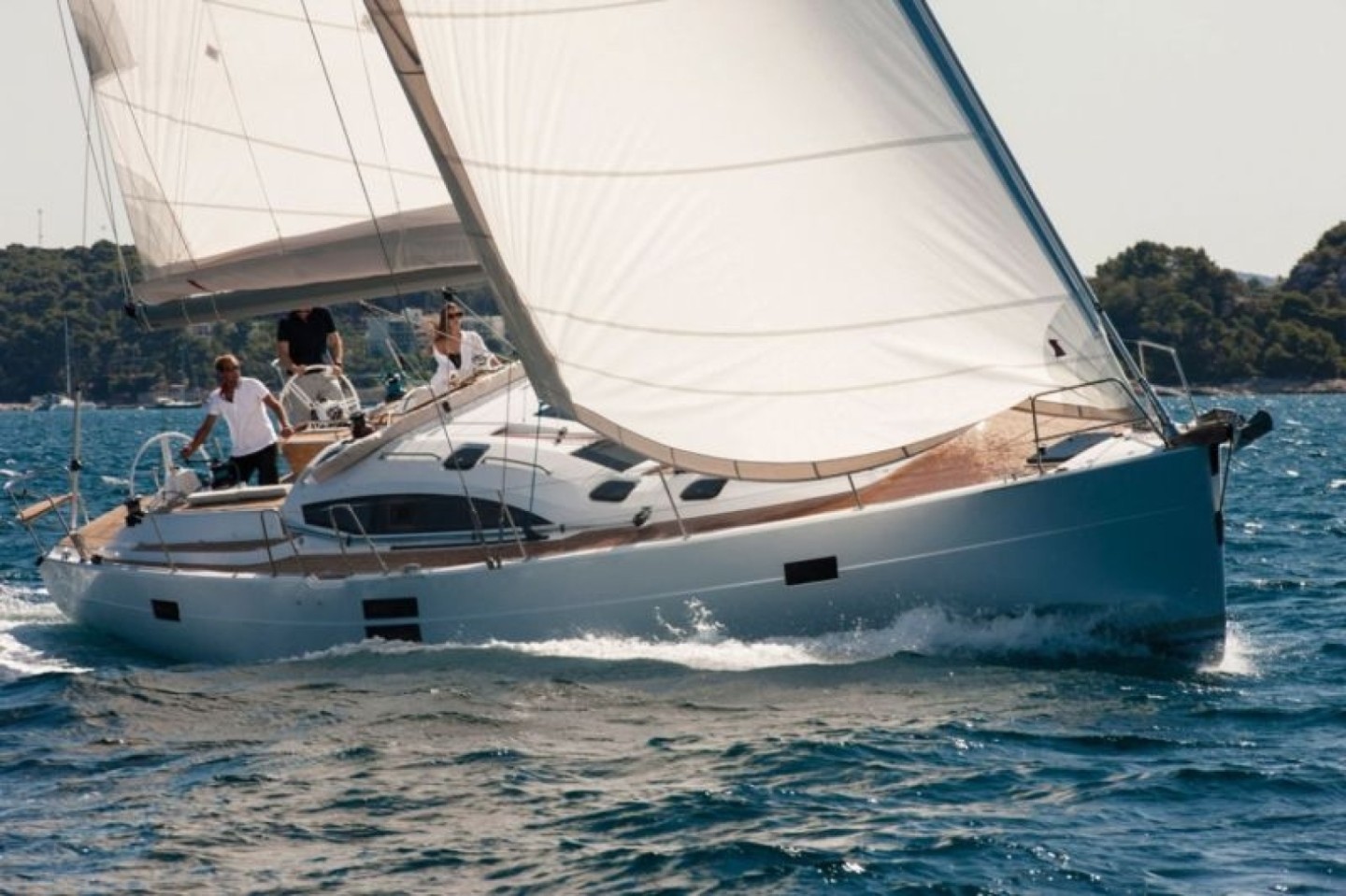 Sailboat to hire La Trinité-sur-Mer at the best price