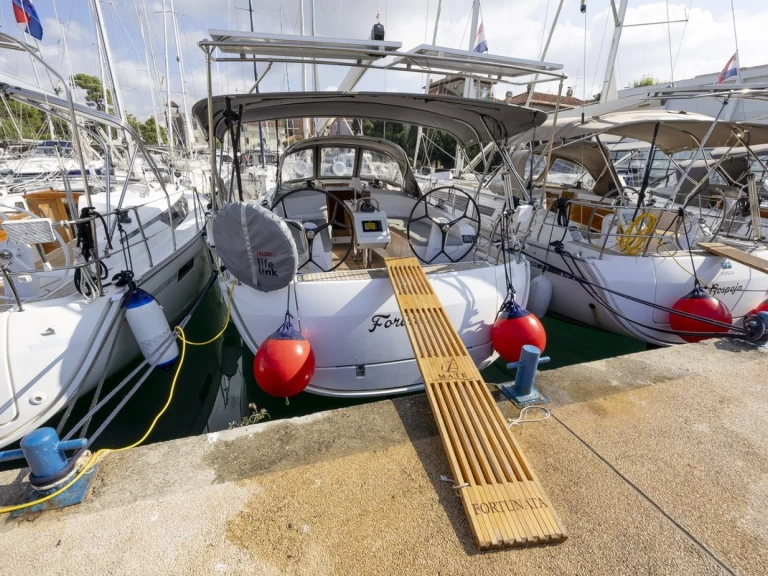 Yacht charter Zadar - Bavaria Bavaria Cruiser 37 Style on SamBoat