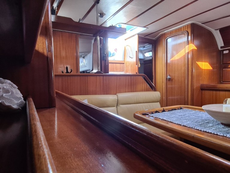 Hire a Bavaria Bavaria 42 Kavála