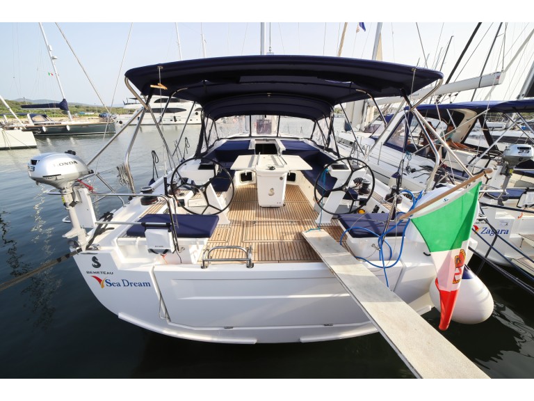 Hire Sailboat Bénéteau with a boat licence