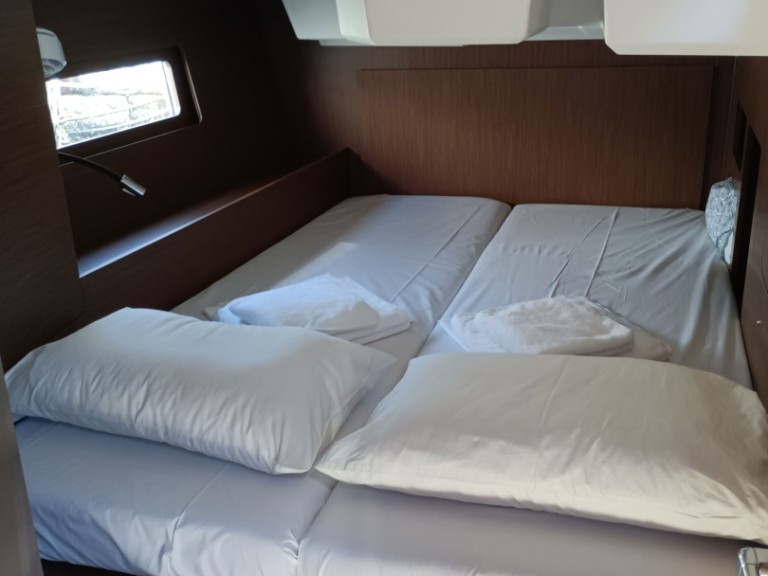 Hire Sailboat Bénéteau with a boat licence