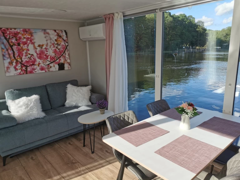 Charter a D13 Woma D13 - Premium in Waren (Müritz) on Samboat