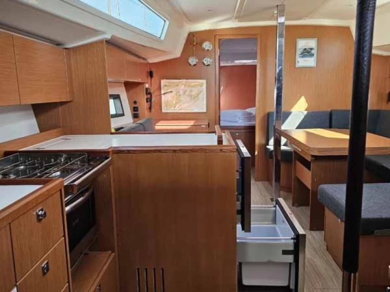 Hire a Bavaria Bavaria C42 Punat