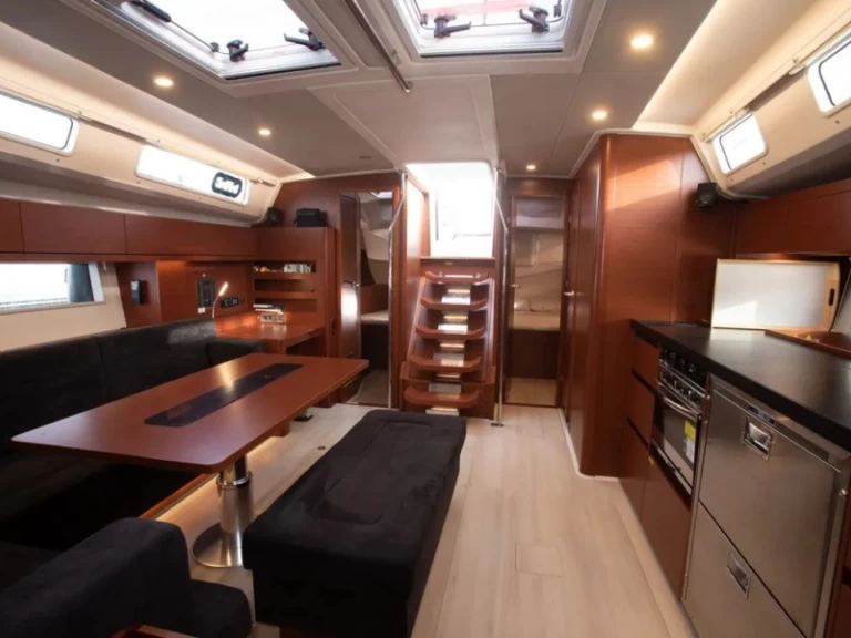 Sailboat to hire Lefkáda at the best price