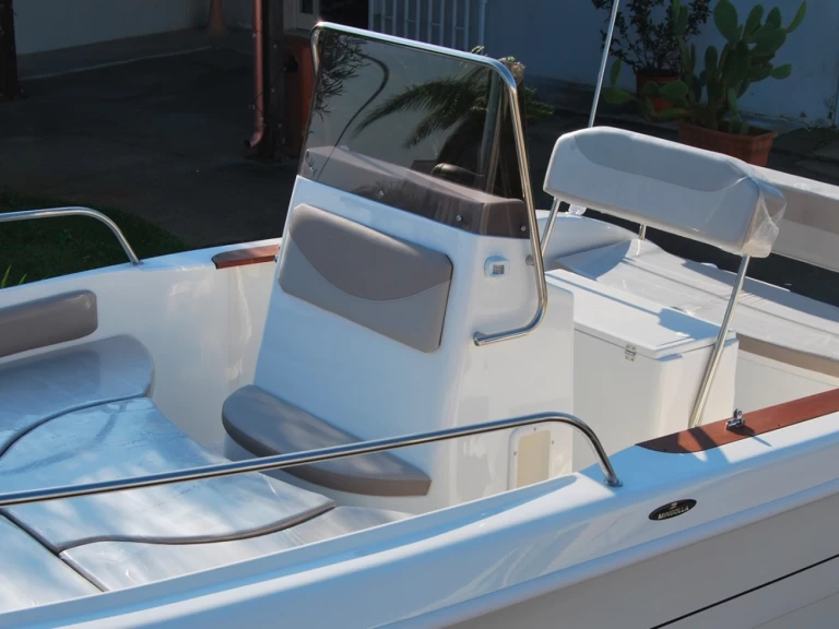 Yacht hire Torre Vado cheap Brava 19