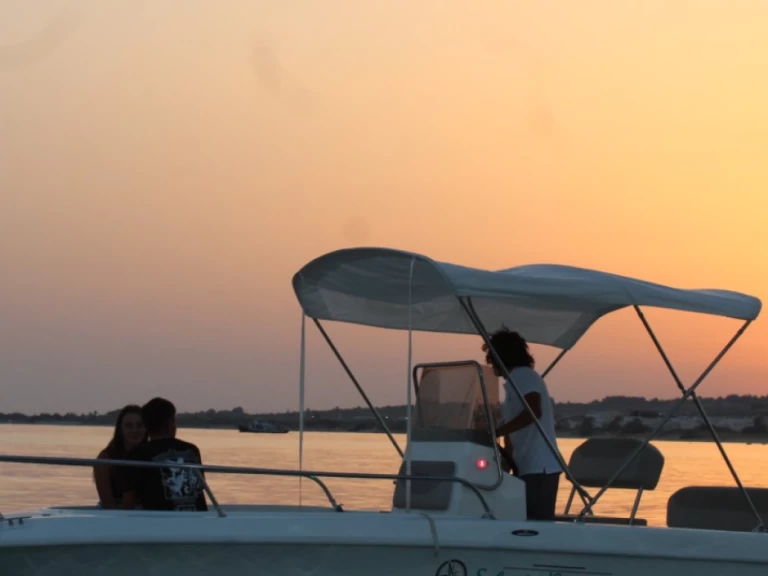 Charter a Mingolla Brava 19 in Torre Vado on Samboat