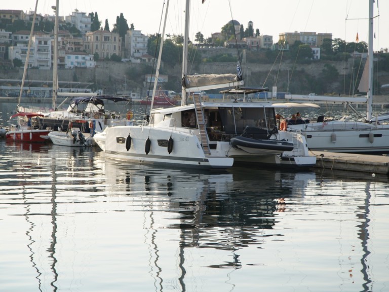 Charter a Fountaine Pajot Isla 40 in Kavála on Samboat