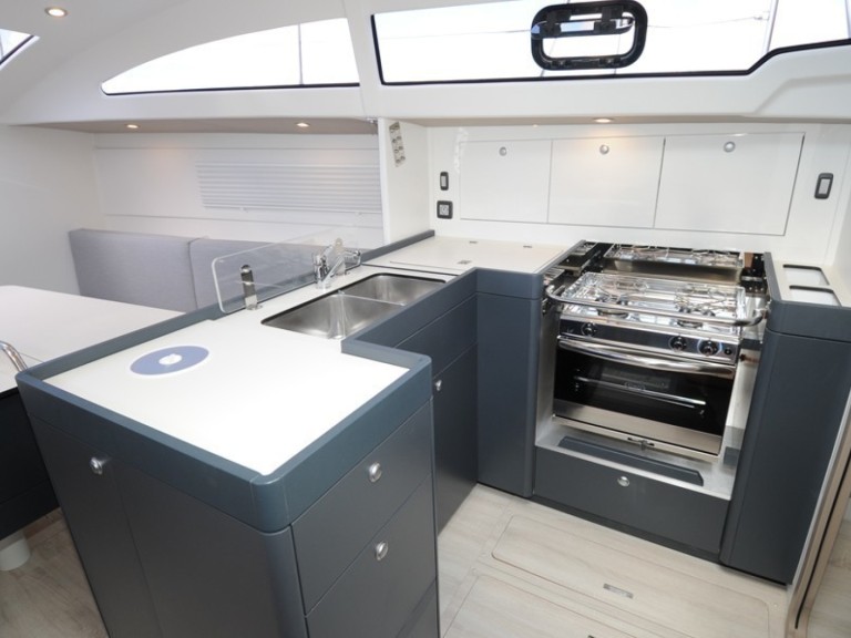 Hire a RM RM 1070 La Rochelle