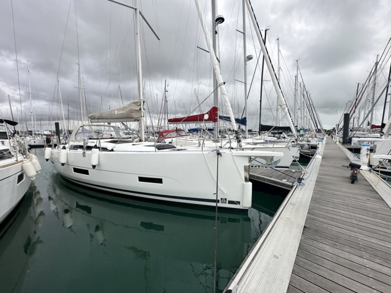 Sailboat to hire La Rochelle at the best price