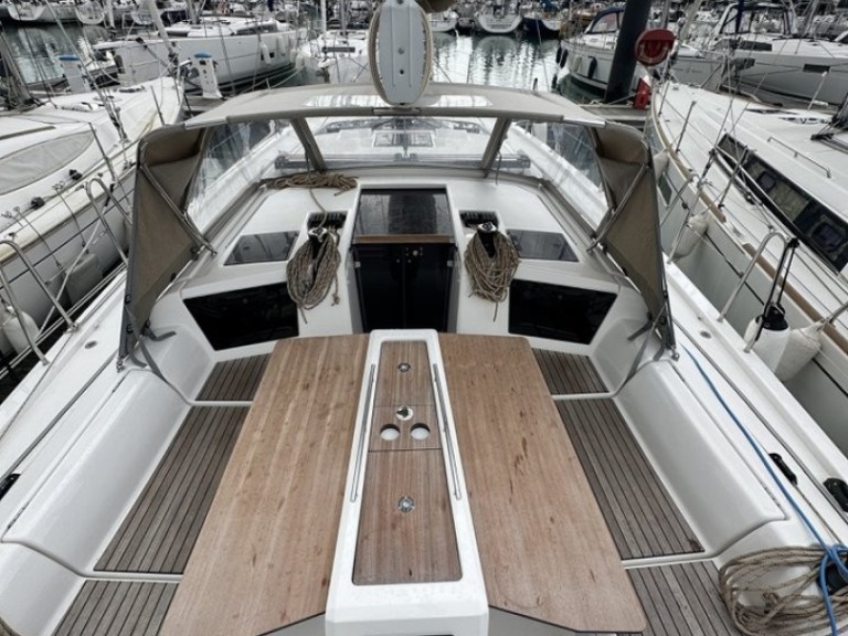 Yacht charter La Rochelle - Dufour Dufour 390 on SamBoat