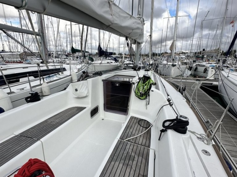 Hire Sailboat Bénéteau with a boat licence