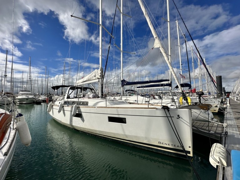 Sailboat to hire La Rochelle at the best price