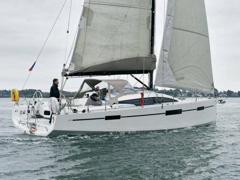Yacht hire La Rochelle cheap RM 1070