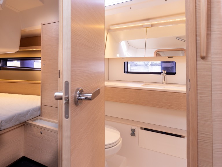 Sailboat to hire Nieuwpoort-Bad at the best price