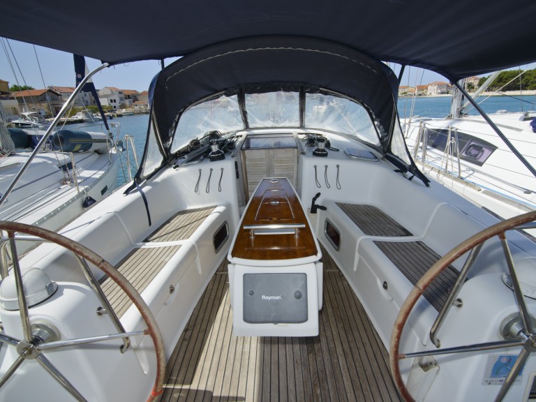 Hire Sailboat with or without skipper Bénéteau Betina