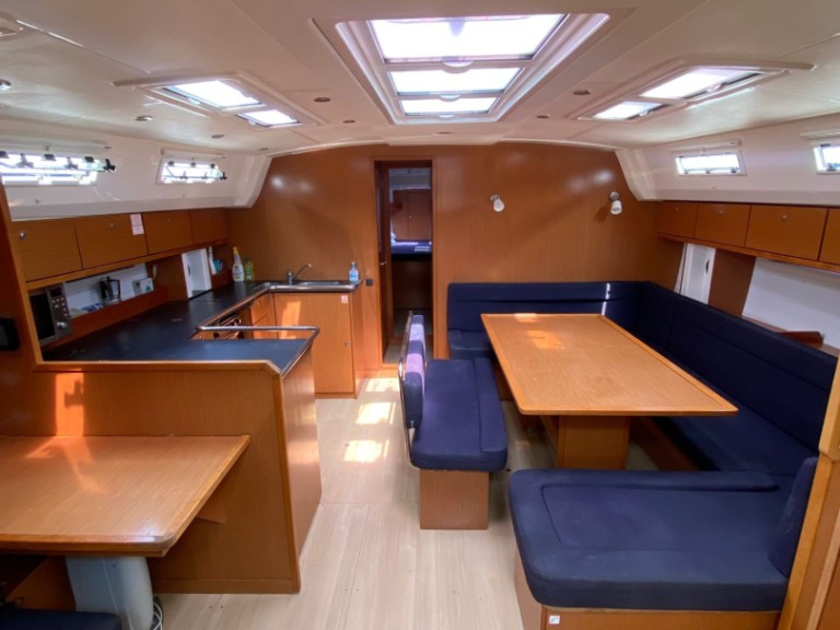 Hire Sailboat Bavaria with a boat licence