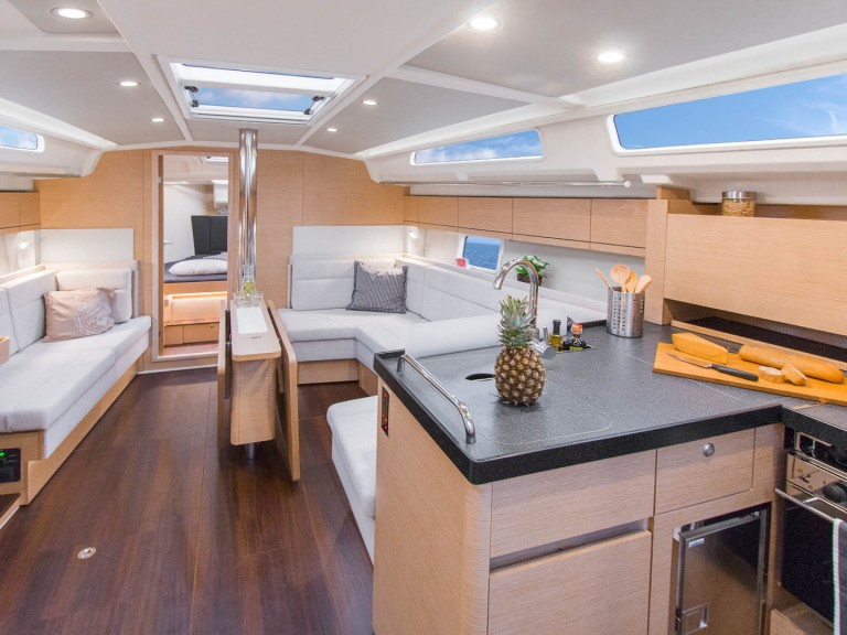 Yacht hire Marseille cheap Hanse 418