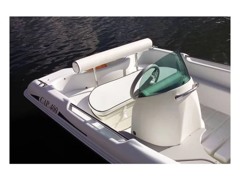 Hire a Rigiflex Cap 400 Le François