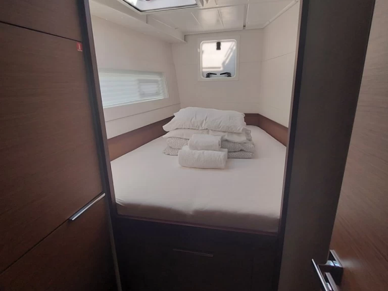 Charter a Lagoon Lagoon 40 in Seget Donji on Samboat