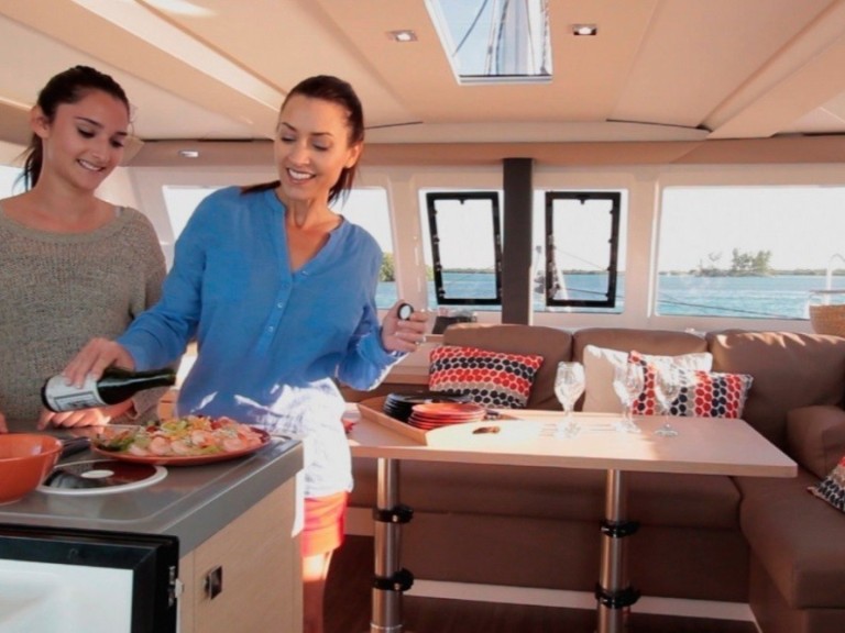 Catamaran to hire Nassau at the best price