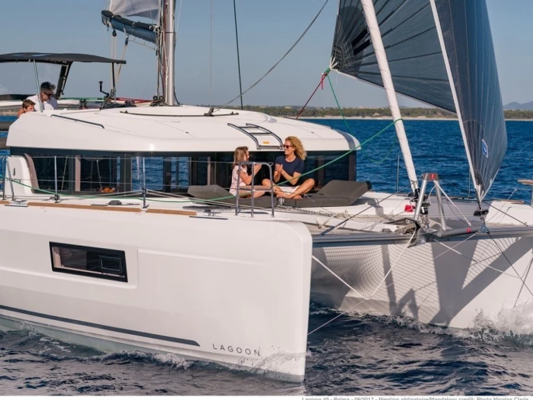 Yacht hire Nassau cheap Lagoon 40
