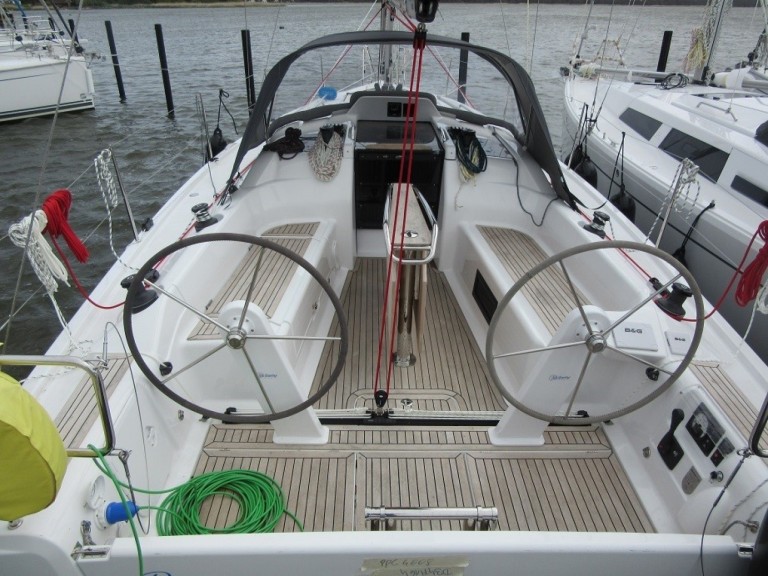 Sailboat hire in Saltsjö-duvnäs - Dehler Dehler 34