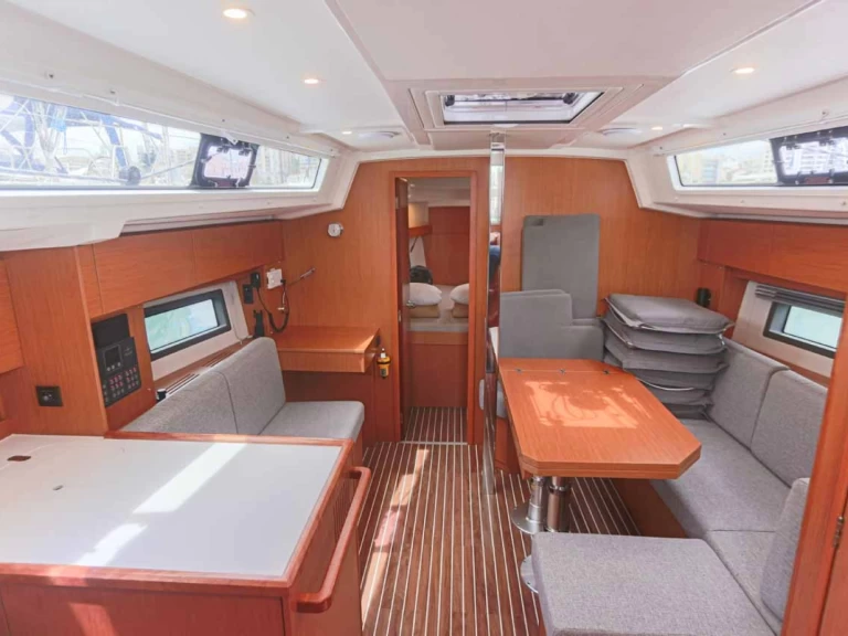 Yacht hire Palma de Mallorca cheap Bavaria C38