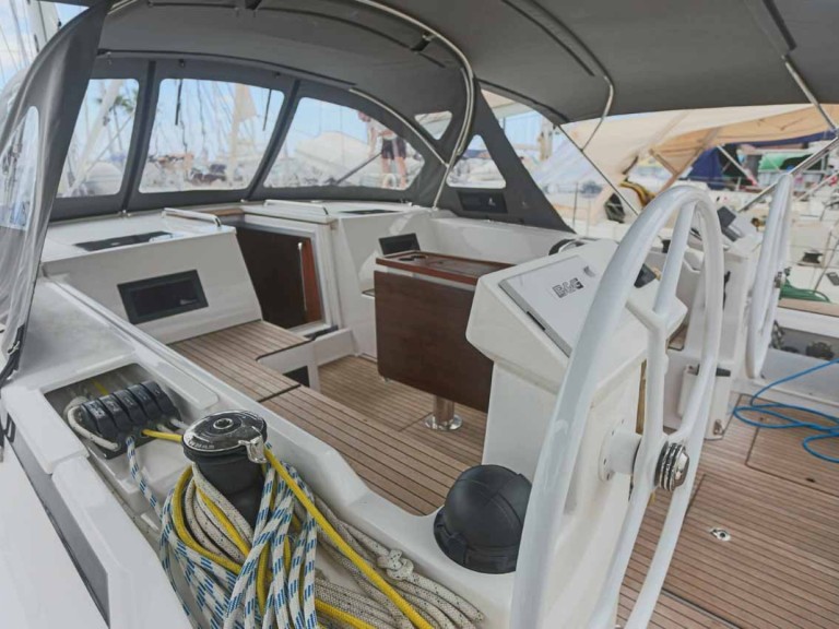 Hire Sailboat Bavaria with a boat licence