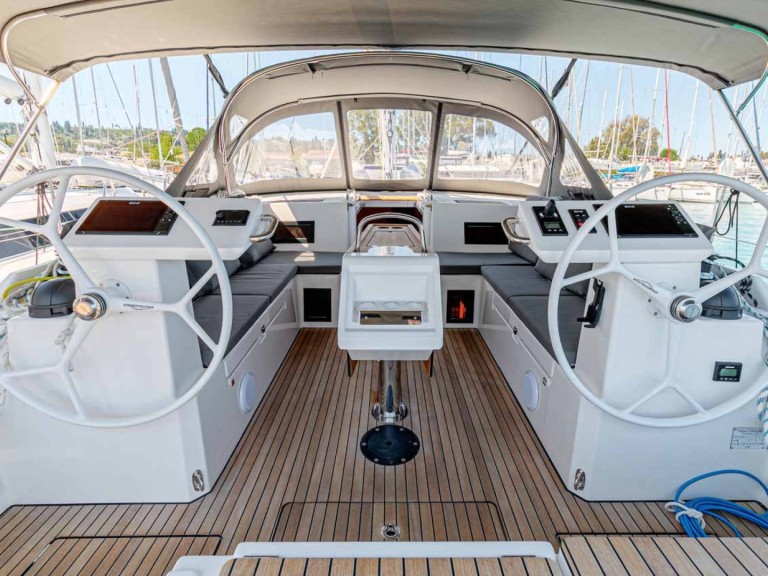 Yacht hire Lefkáda cheap Bavaria C45