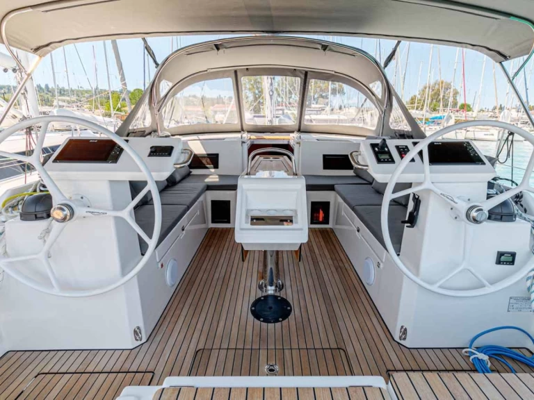 Yacht hire Lefkáda cheap Bavaria C45