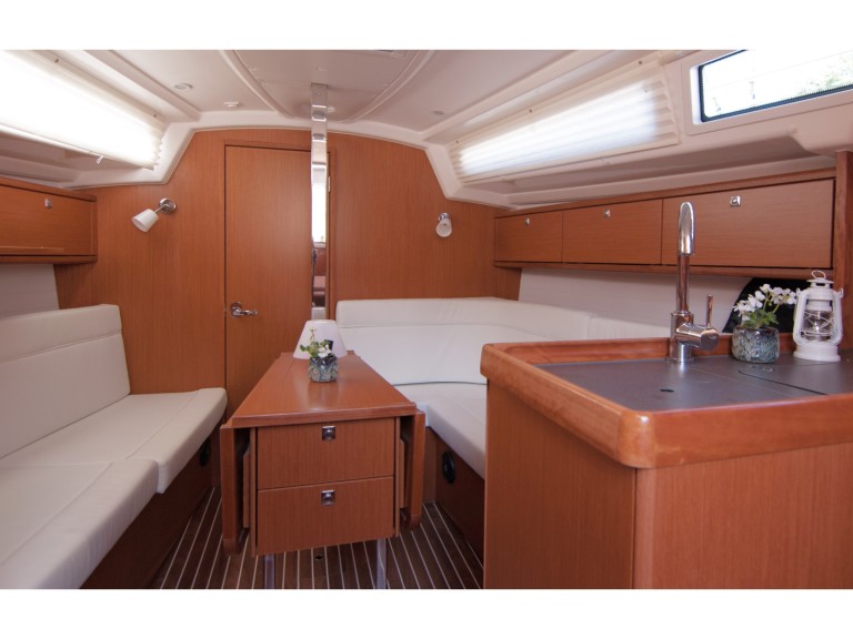 Yacht hire Saltsjö-duvnäs cheap Cruiser 34