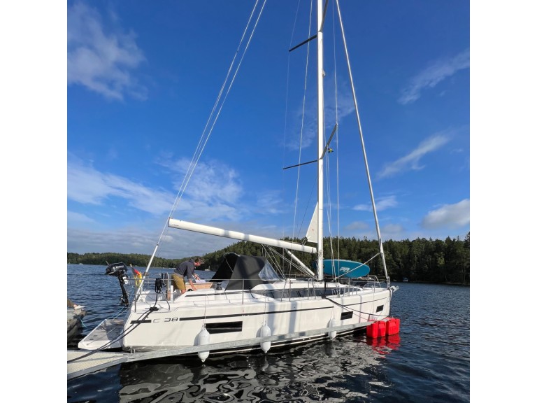 Sailboat hire in Saltsjö Pir Marina - Bavaria Bavaria C38