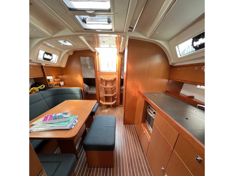 Sailboat to hire Saltsjö-duvnäs at the best price