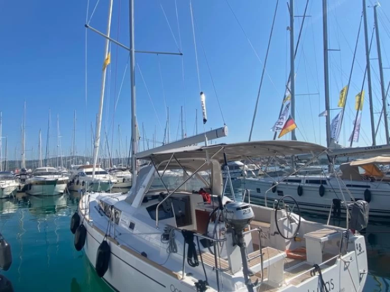 Sailboat hire in Rogoznica - Bénéteau Oceanis 38.1