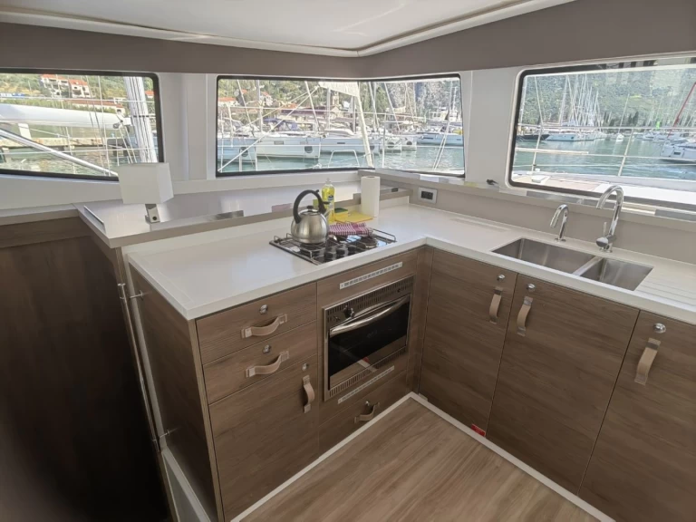 Charter a Bali Bali 4.4 in Komolac on Samboat