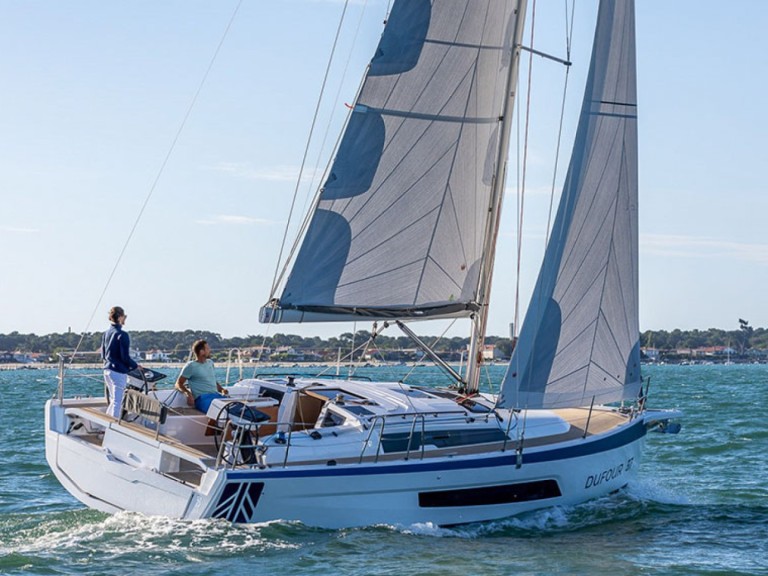 Yacht hire Capo d'Orlando cheap Dufour 37