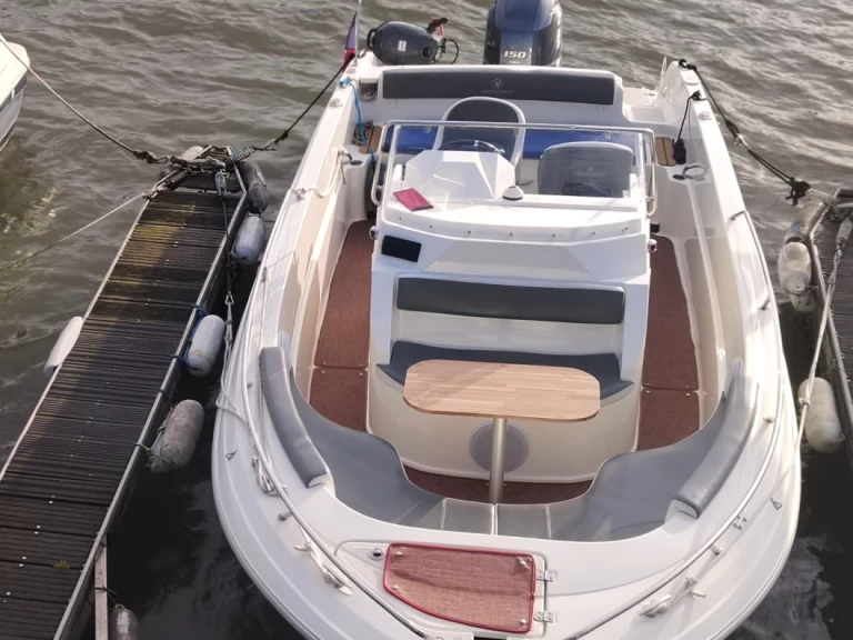 Motorboat to hire Paris at the best price