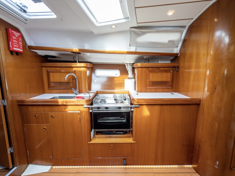 Sailboat hire in Kavála - Bénéteau Oceanis 393 Clipper