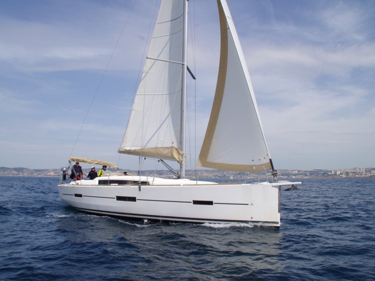 Charter a DUFOUR 412 GL DUFOUR 412 GL in La Rochelle on Samboat