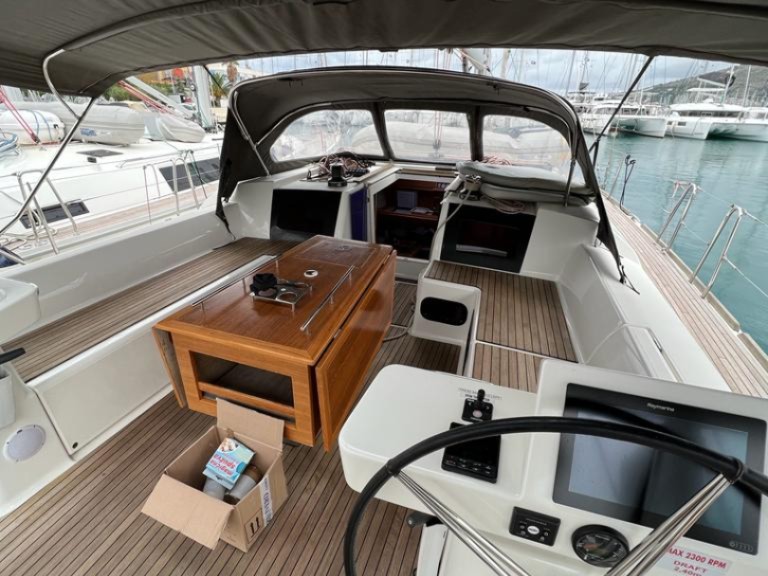 Yacht charter Salivoli - Dufour Dufour 520 Grand Large on SamBoat